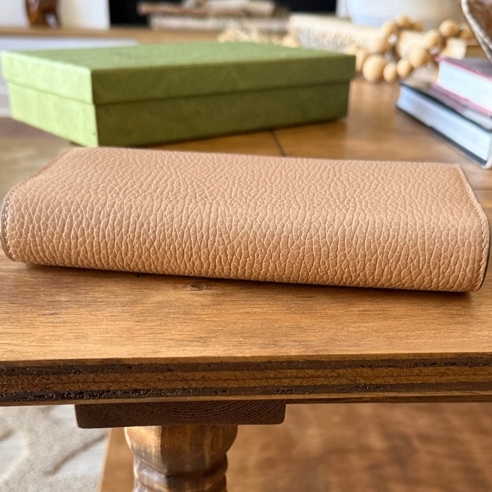 Authentic GUCCI Interlocking GG Beige Leather Long Bifold Wallet - Picture 7 of 10